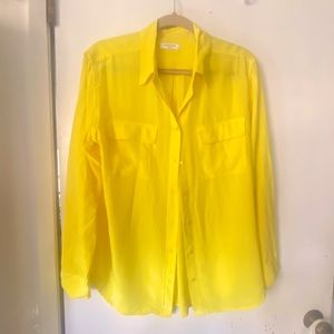Equipment M silk sunflower yellow button down